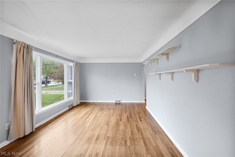 1704 Drenik Drive, Wickliffe, OH - Photo 4