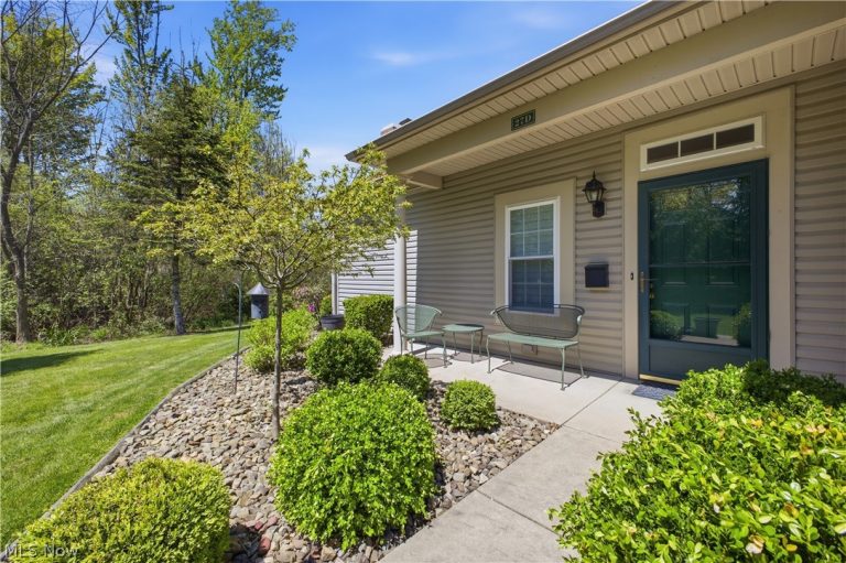 27 D Hunters Woods Drive, Canfield, OH - Photo 2