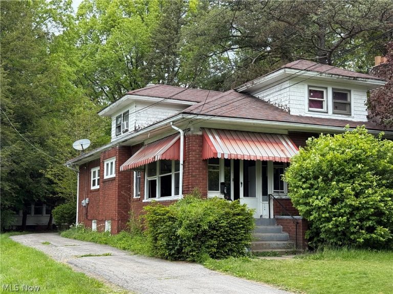 154 Hollywood Avenue, Youngstown, OH - Photo 2