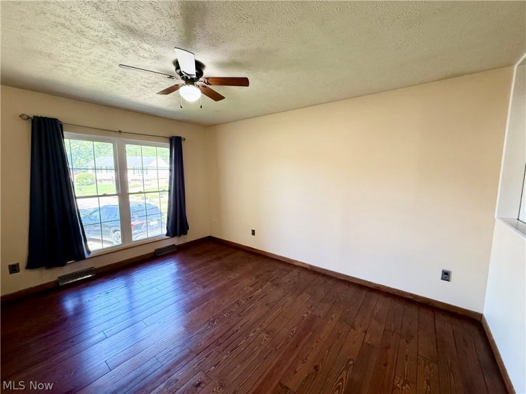 1128 Oakwood Drive, Vermilion, OH - Photo 4