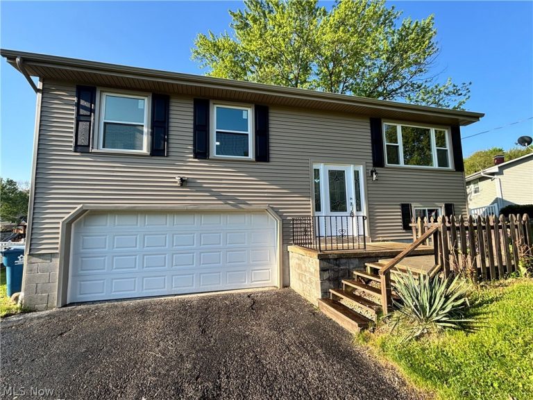 663 Meadowland Drive, Hubbard, OH, 44425
