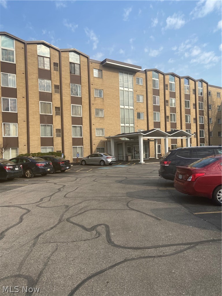 25735 Lorain Road #304, North Olmsted, OH, 44070