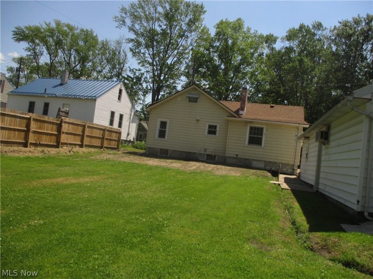 411 Eastlawn Street, Geneva, OH - Photo 3