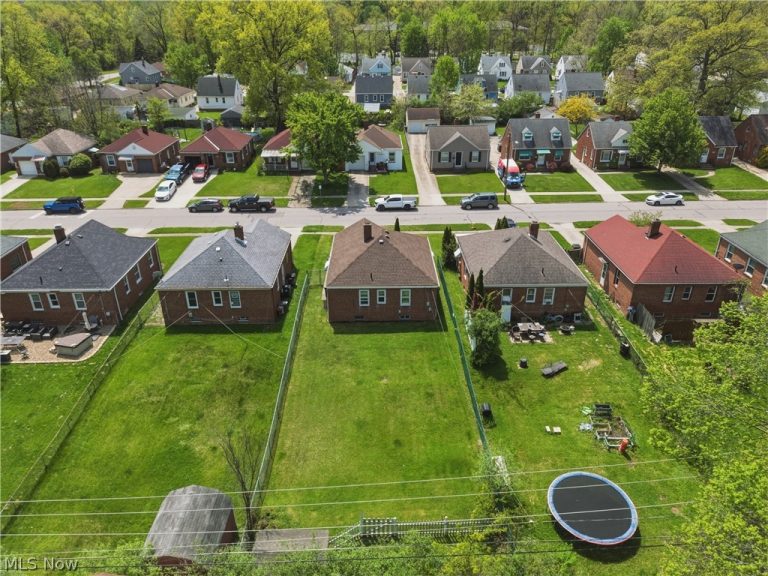 2430 Fortune Avenue, Parma, OH - Photo 8