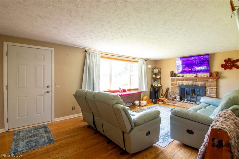 10381 Portage Street, Canal Fulton, OH - Photo 4
