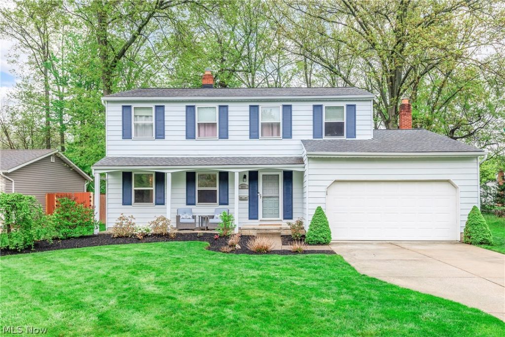 4083 Lydgate Drive, North Olmsted, OH