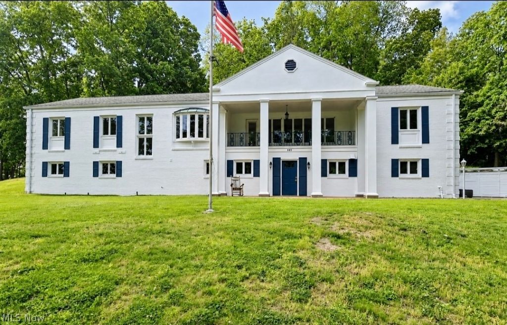 885 Sheridan Road, Coshocton, OH