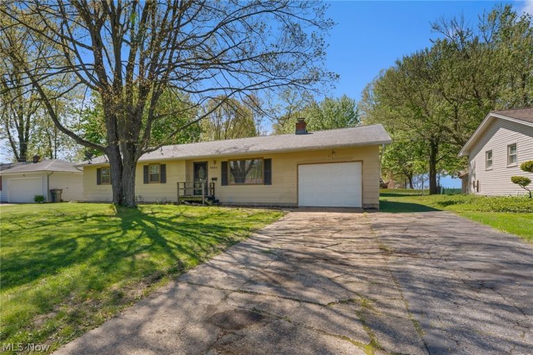 4285 Kerrybrook Drive, Youngstown, OH, 44511