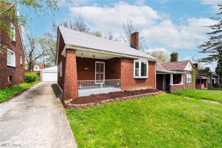 130 Roslyn Drive, Youngstown, OH - Photo 2