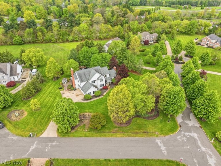 6598 Ebury Circle, Hudson, OH - Photo 3