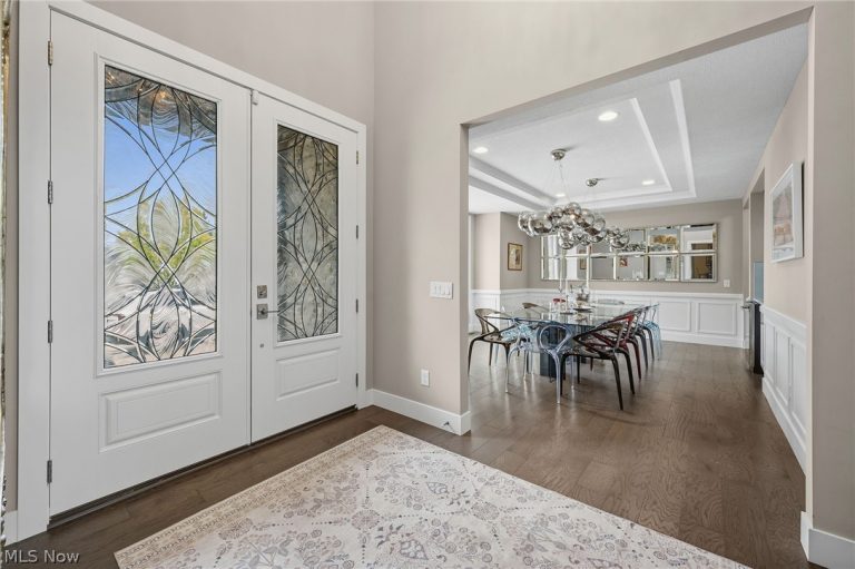 24210 Deptford Drive, Beachwood, OH - Photo 2
