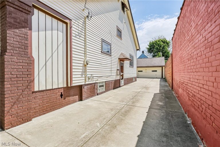 2033 Tate Avenue, Cleveland, OH - Photo 2