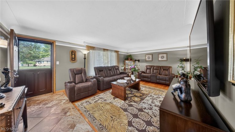 6649 Maplehurst Road, North Olmsted, OH - Photo 6
