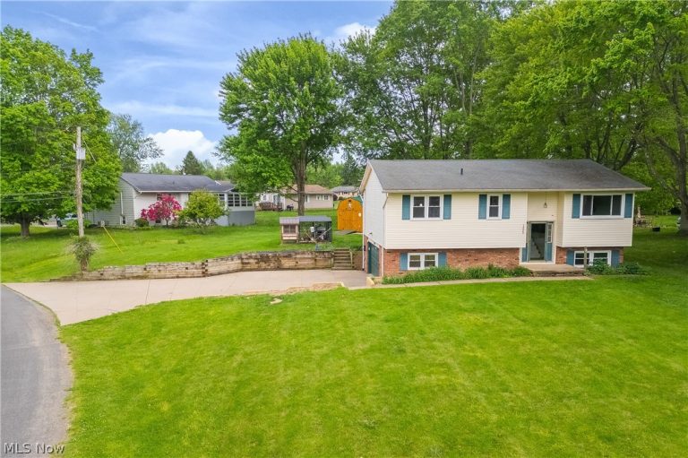 1425 Galaxy Drive, Mogadore, OH - Photo 2