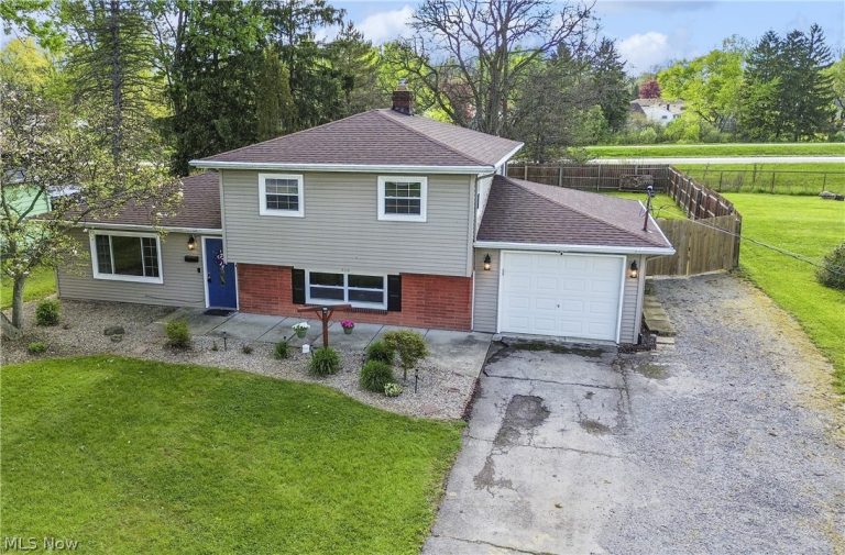 986 Keefer Road, Girard, OH - Photo 2