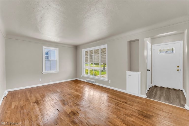 14205 Corridon Avenue, Maple Heights, OH - Photo 3