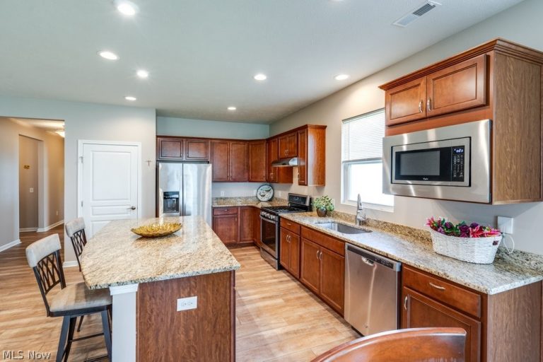 8081 Parkcroft Drive, Mentor, OH - Photo 6