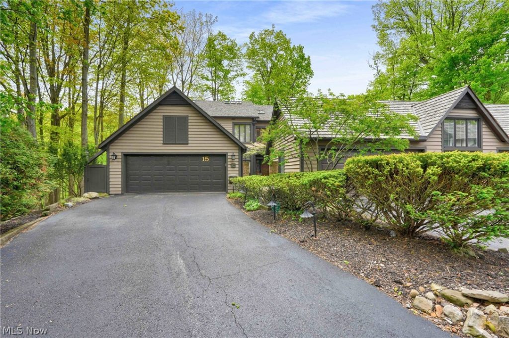 15 Hidden Valley, Rocky River, OH