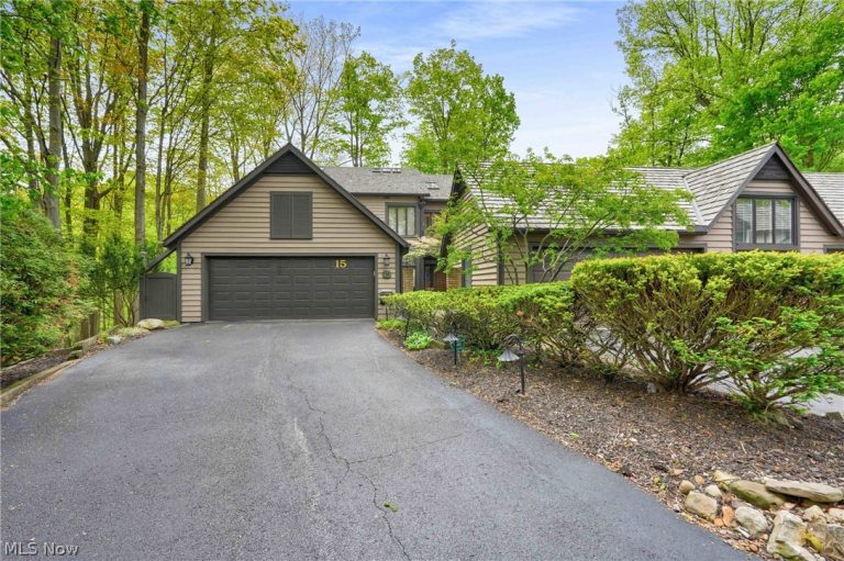 15 Hidden Valley, Rocky River, OH, 44116
