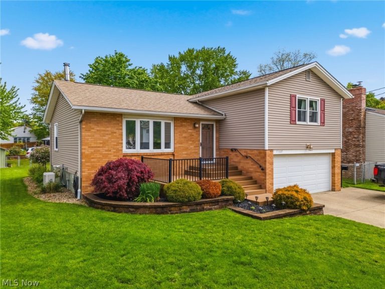 1107 Lynbrook Street, North Canton, OH - Photo 2