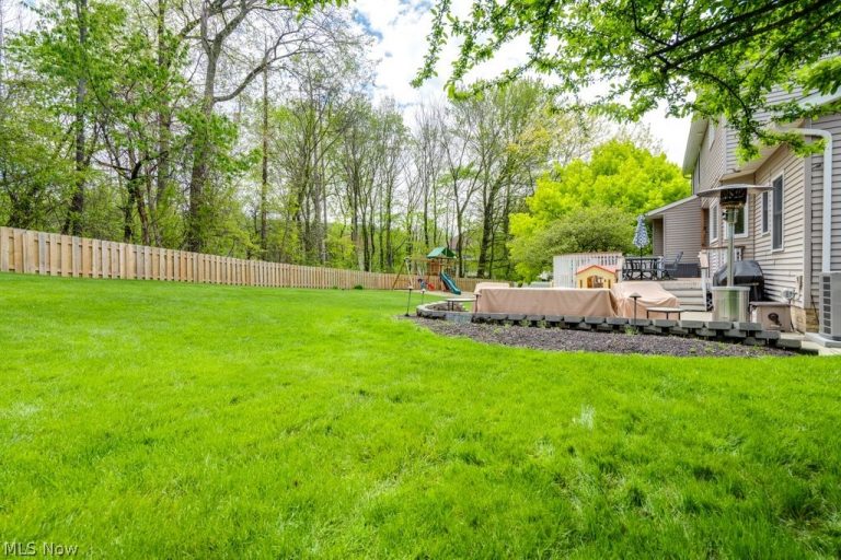 326 Saint Lawrence Circle, Northfield, OH - Photo 2