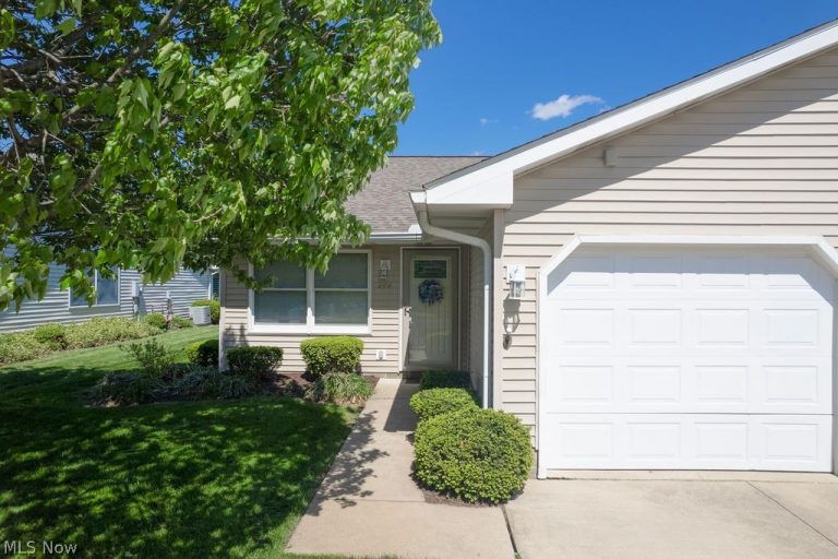 249 Heatherwood Drive, Barberton, OH - Photo 2