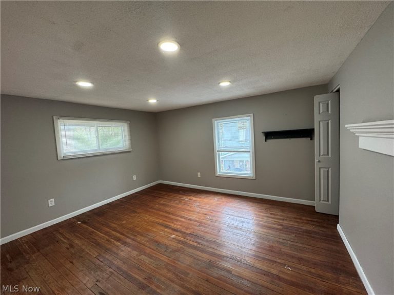 392 Bailey Court, Akron, OH - Photo 6