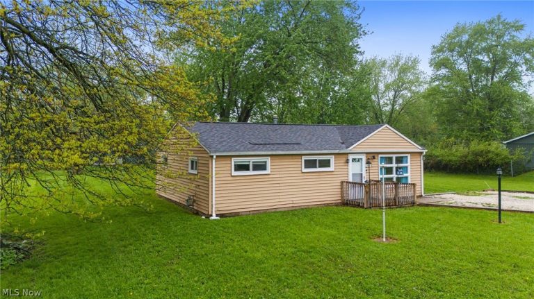 648 Richie Drive, Brunswick, OH - Photo 2