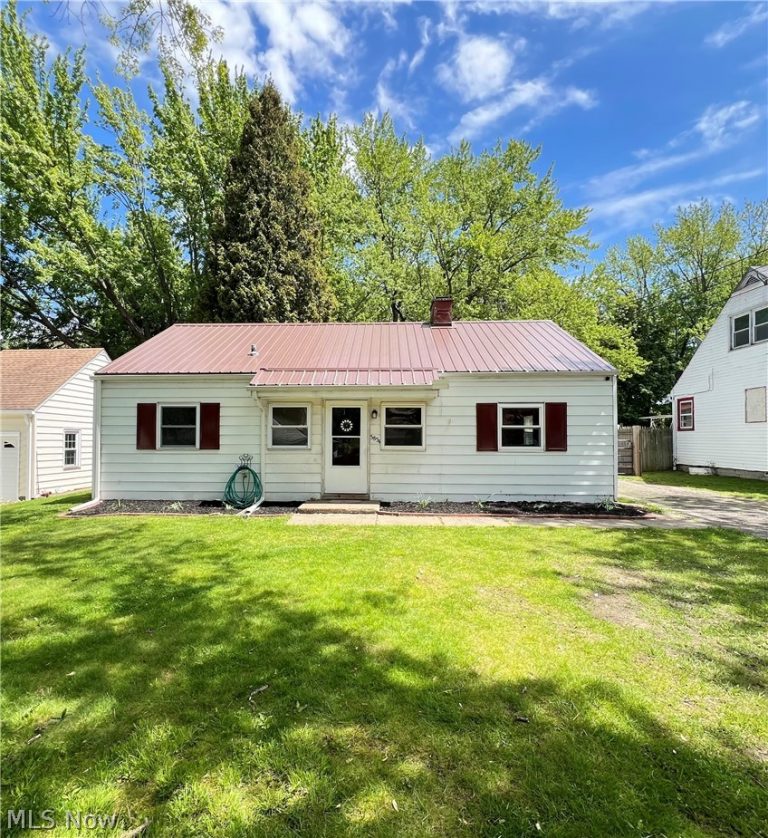 5854 Knollwood Drive, Ashtabula, OH - Photo 3