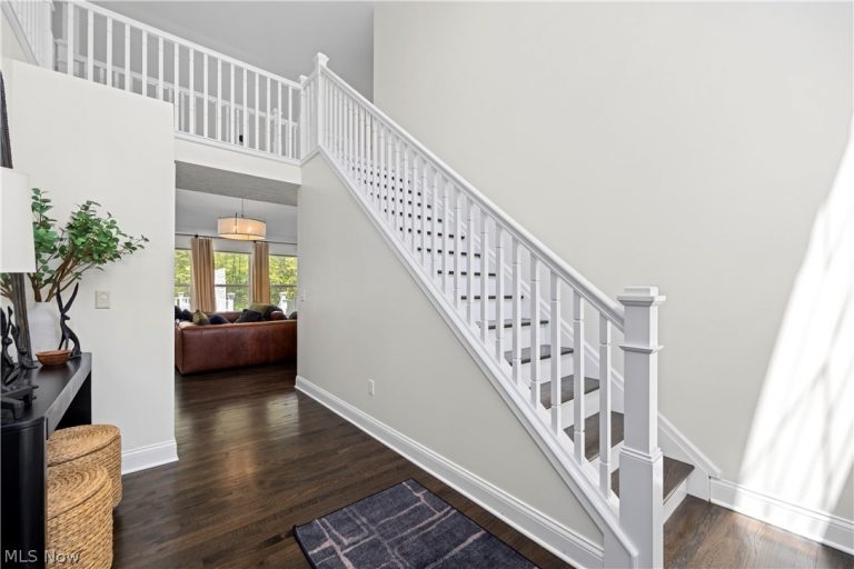 435 Country Walk, Amherst, OH - Photo 4