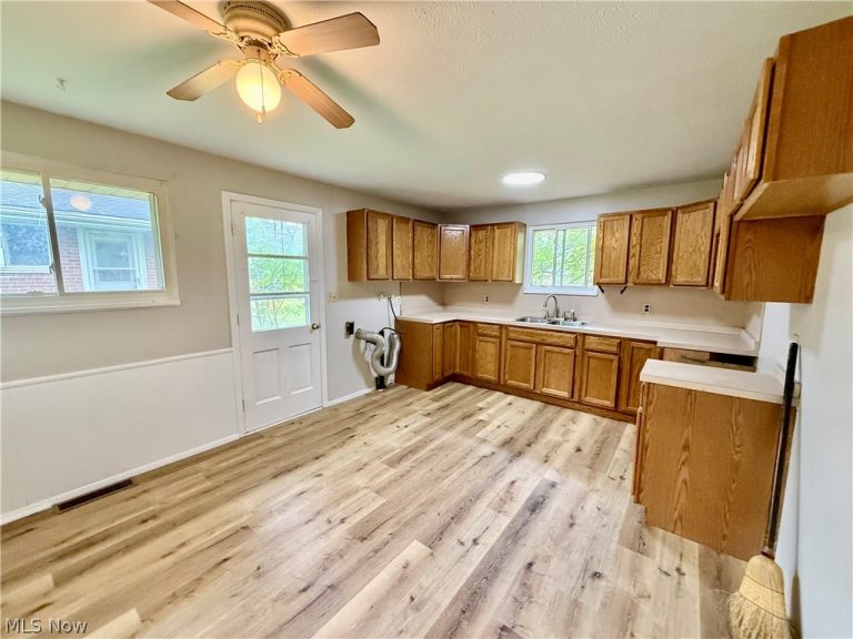 9214 Blueberry Lane, Macedonia, OH - Photo 5
