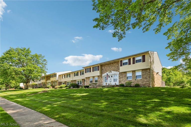 1860 Higby Drive #B, Stow, OH - Photo 3