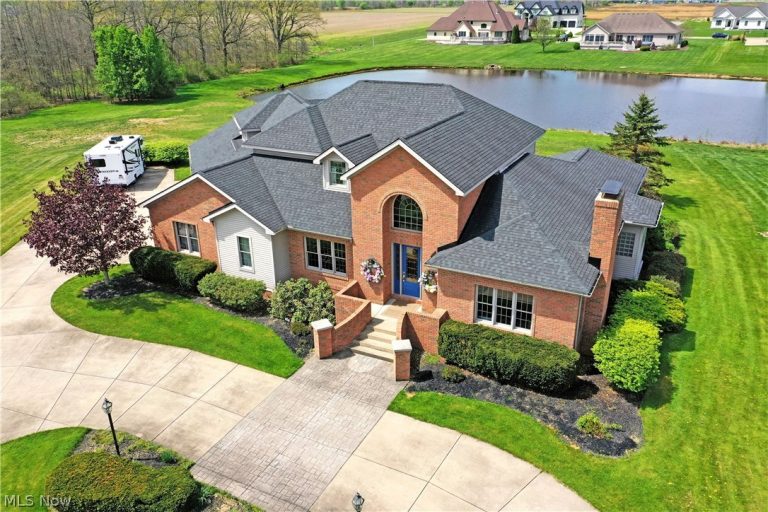 6367 Angel Court, Warren, OH - Photo 2