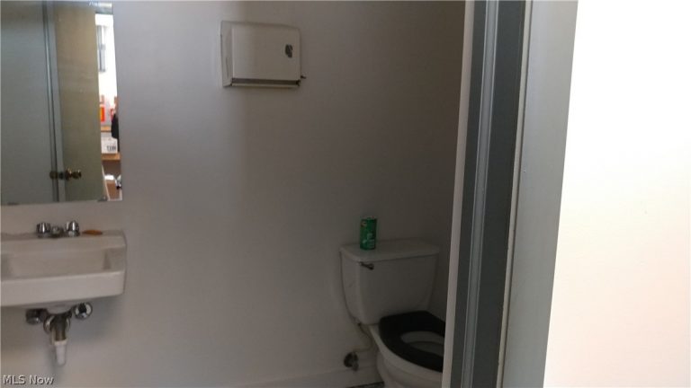 15525 High Street ##2, Middlefield, OH - Photo 8