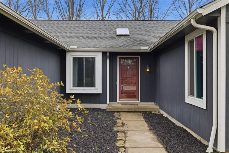 19595 Cross Trail, Strongsville, OH - Photo 2