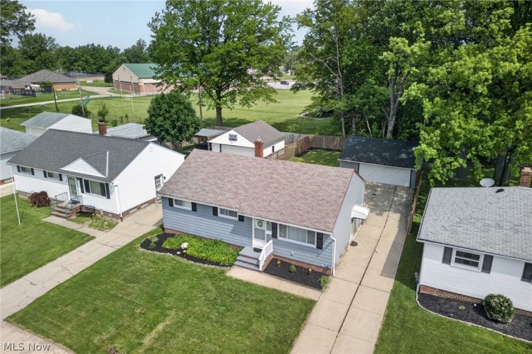 30121 Vineyard Road, Willowick, OH - Photo 5