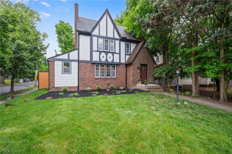 3364 Euclid Heights Boulevard, Cleveland Heights, OH - Photo 2