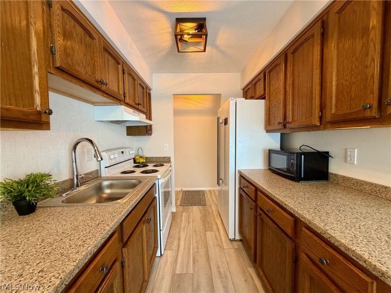 31622 Marginal Drive #B-105, Willowick, OH - Photo 6