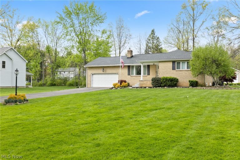 6987 White Oak Drive, Hubbard, OH - Photo 4