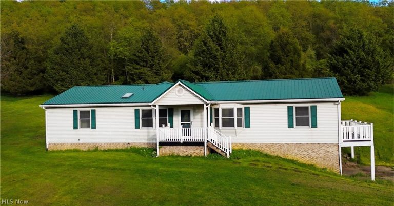 6878 Veterans Boulevard, Chester, WV, 26034