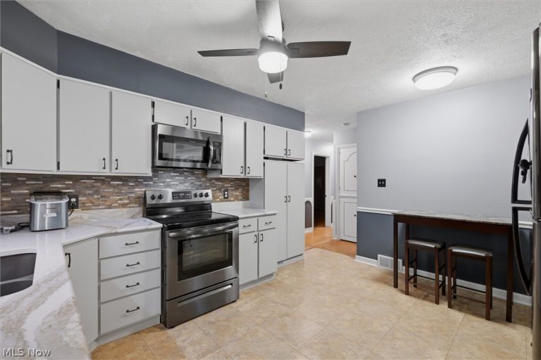 765 Ewing Road, Youngstown, OH - Photo 3