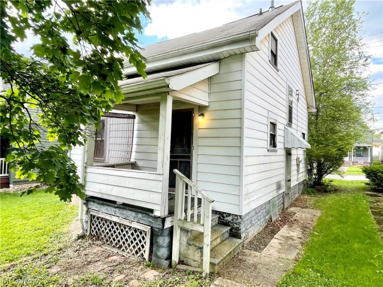 83 Smithsonian Street, Girard, OH - Photo 5