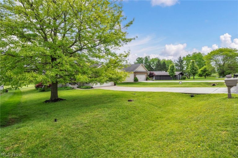 850 Fairway Drive, Howard, OH - Photo 8