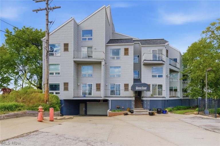 1900 Grove Court #112, Cleveland, OH - Photo 2