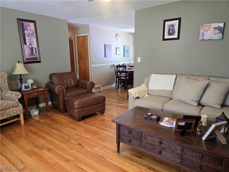 15021 Florence Drive, Maple Heights, OH - Photo 3