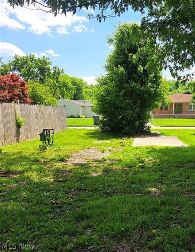 1413 Beckett Avenue, Cambridge, OH - Photo 8