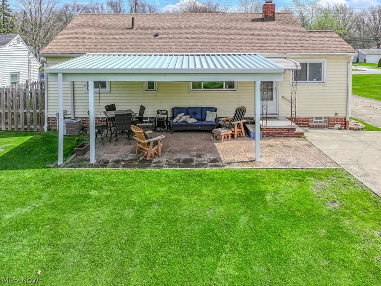 400 Harris Road, Richmond Heights, OH - Photo 4