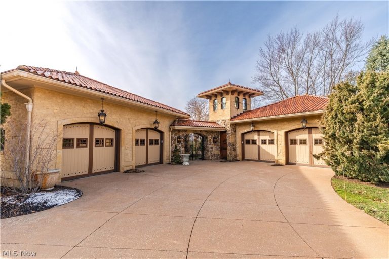 4809 Lantern Hill Circle, Canton, OH - Photo 2
