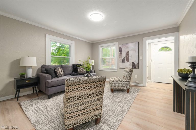 2019 Beverly Hills Drive, Richmond Heights, OH - Photo 4