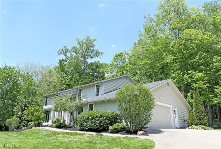 2239 Edgeview Drive, Hudson, OH - Photo 4